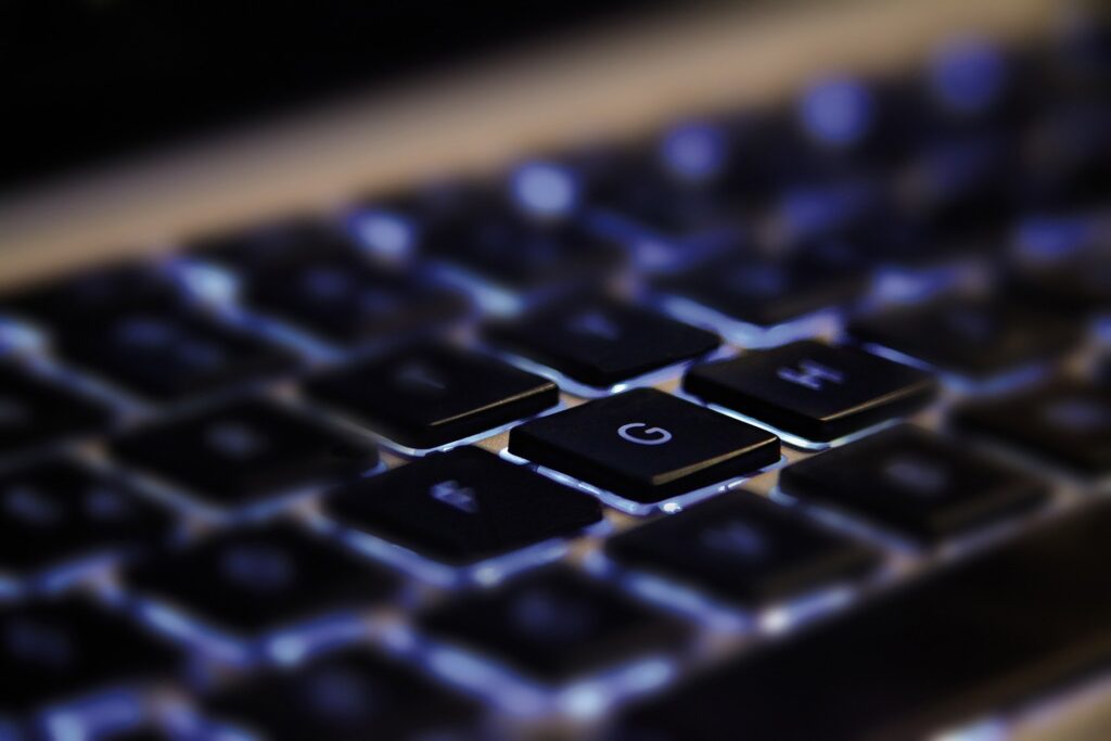 Photo clavier rétroéclairé violet